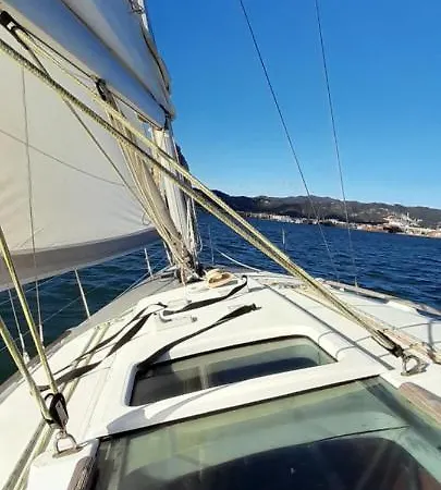 Bed And Boat Holiday Πλωτό κατάλυμα *