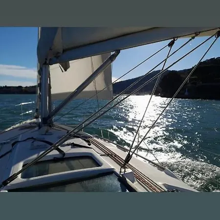 Bed And Boat Holiday Πλωτό κατάλυμα *