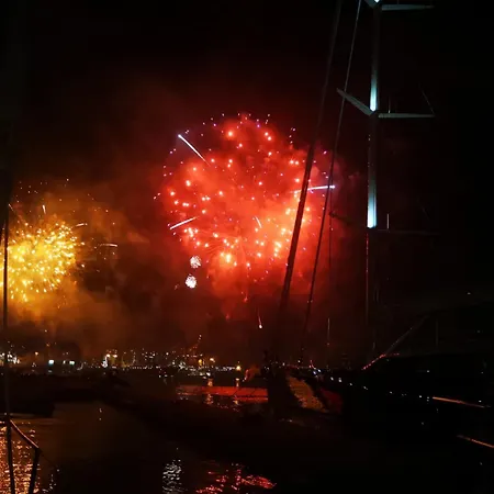 Πλωτό κατάλυμα Bed And Boat Holiday *