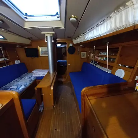 Πλωτό κατάλυμα Bed And Boat Holiday *