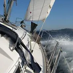 Πλωτό κατάλυμα Bed And Boat Holiday