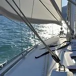 Bed And Boat Holiday Πλωτό κατάλυμα