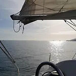 Πλωτό κατάλυμα Bed And Boat Holiday