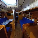 Πλωτό κατάλυμα Bed And Boat Holiday *