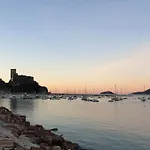 Bed And Boat Holiday *