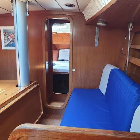 Hotel na wodzie Bed And Boat Holiday