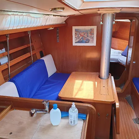 Hotel na wodzie Bed And Boat Holiday