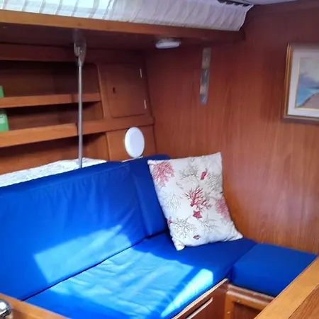 Hotel na wodzie Bed And Boat Holiday *