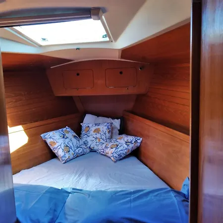 Bed And Boat Holiday Hotel na wodzie