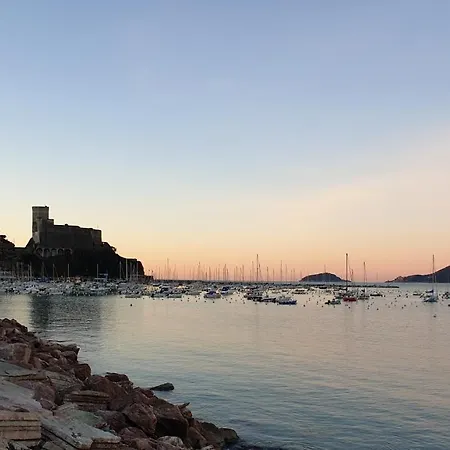 Bed And Boat Holiday *