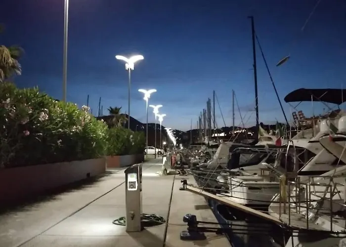 Botel Bed And Boat Holiday La Spezia