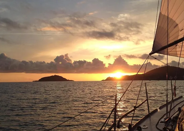 Bed And Boat Holiday *