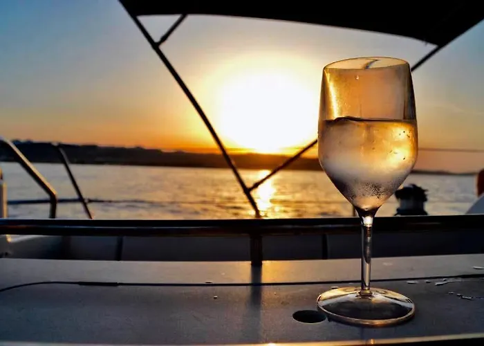 Bed And Boat Holiday Botel