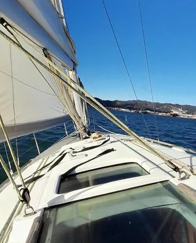 Bed And Boat Holiday Botel *