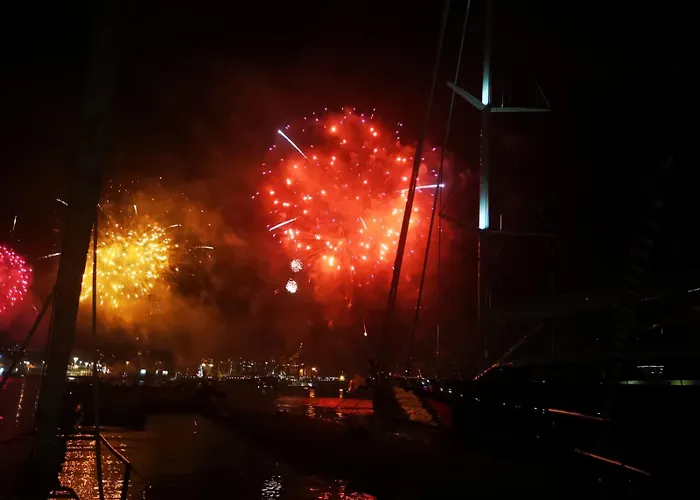 Botel Bed And Boat Holiday *