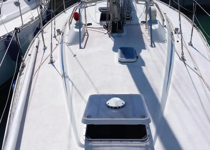 Bed And Boat Holiday *