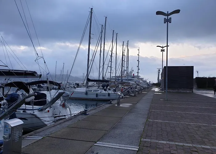 Botel Bed And Boat Holiday La Spezia