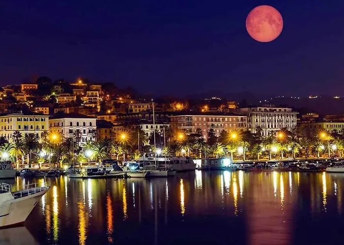 Bed And Boat Holiday Botel