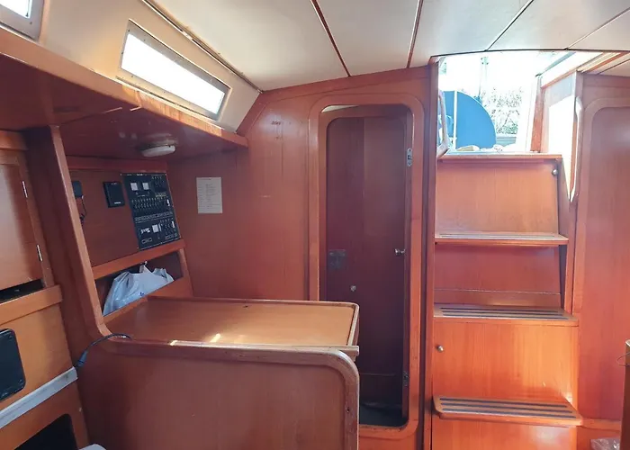 Botel Bed And Boat Holiday La Spezia